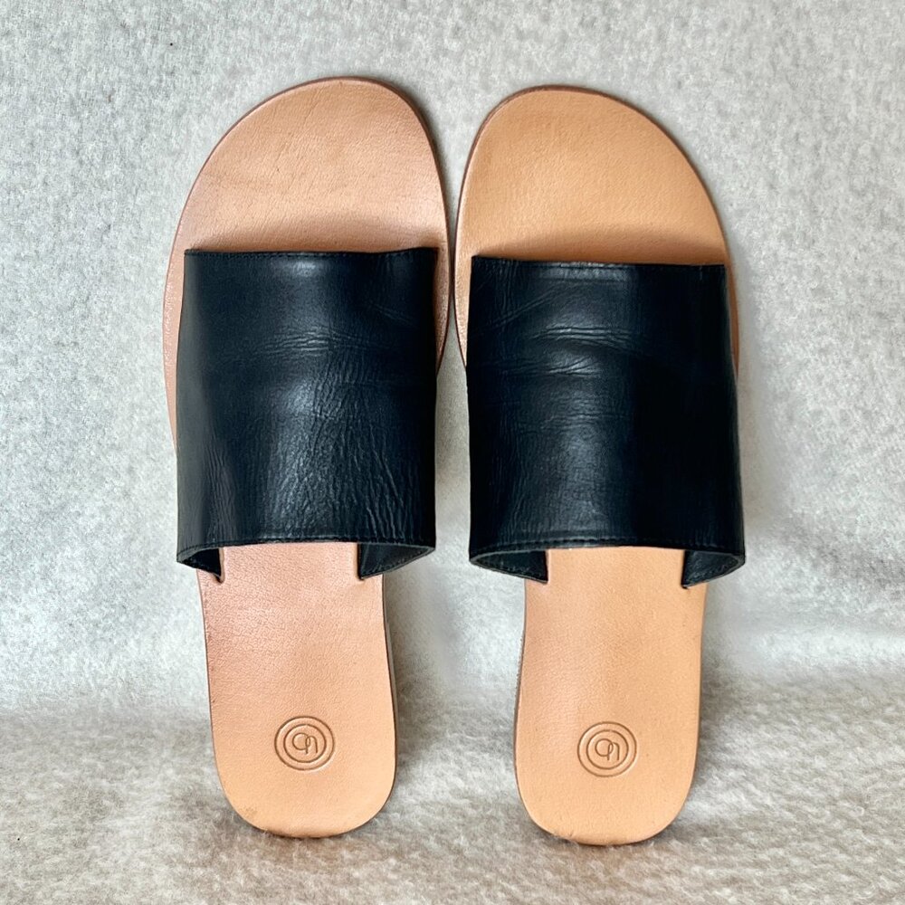 EUC - Urban Outfitters Soft Genuine Leather Slide Sandal - Black & Tan - Size: 7